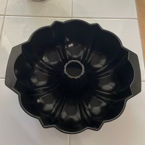 Nordic Ware Bundt Fluted Tube Pan 10 inch vintage